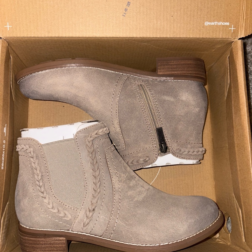 Earth® Women's NIKA Casual Bootie, Beige 240, 6 M - Picture 3 of 3